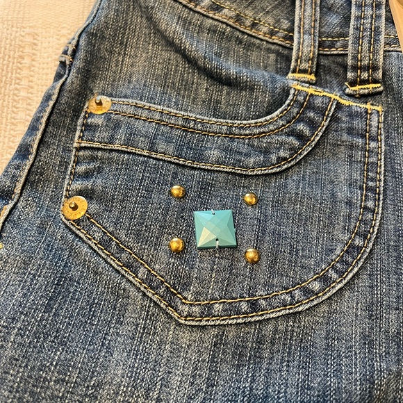 #3314. Blue Identity Women's Wide Leg Jeans w/Turquoise & Stud Details. Size 8P - Picture 6 of 9